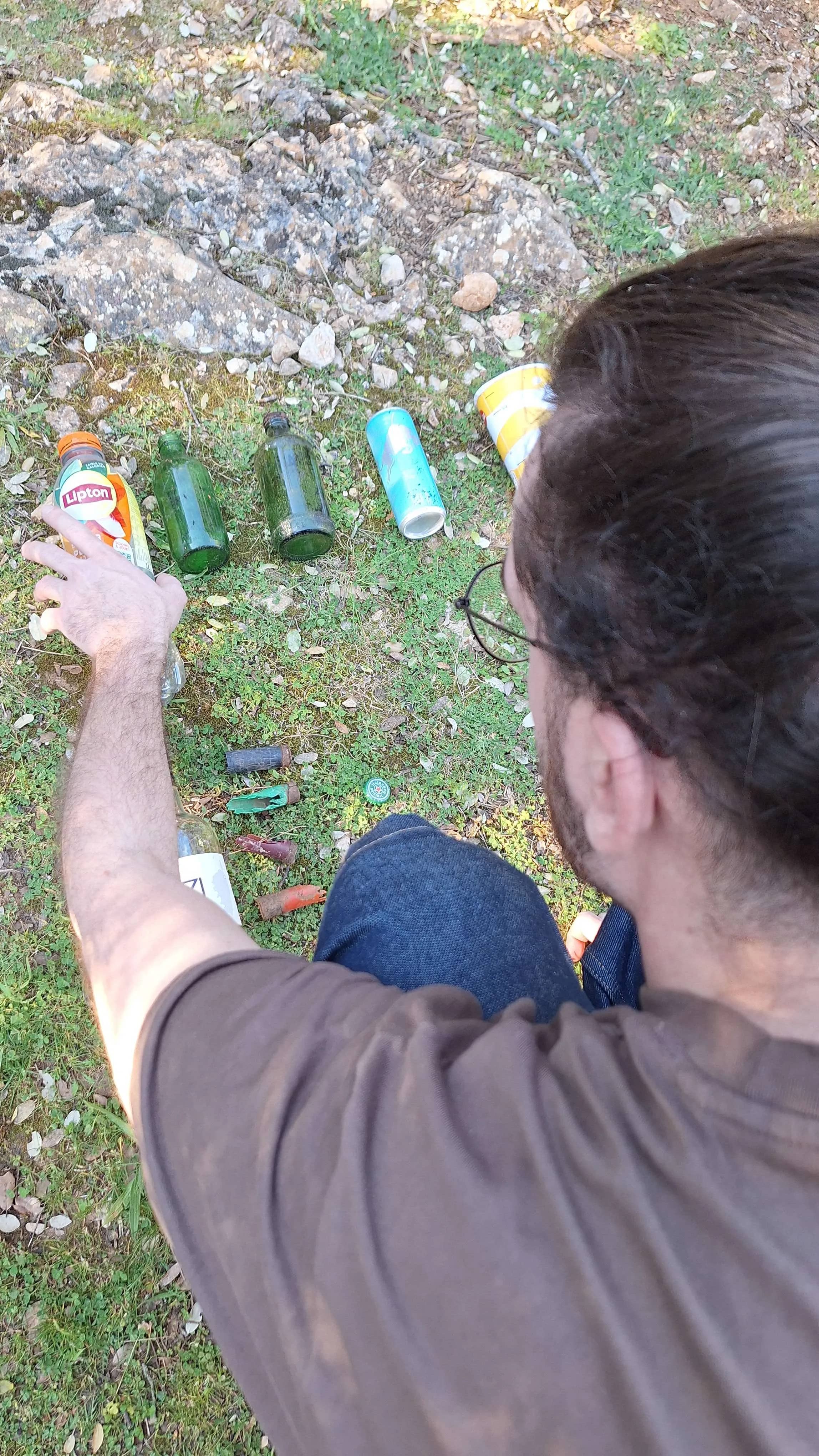 La production de photo est lancée en parallèle du développement. La plateforme web et l'œuvre visuelle se nourrissent mutuellement, avançant au même rythme. - Image 1